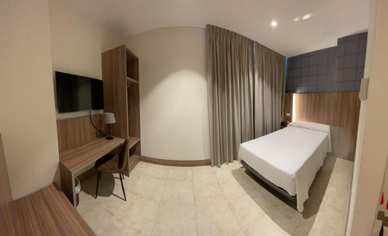 Hotel Camino Real Dueñas Εξωτερικό φωτογραφία