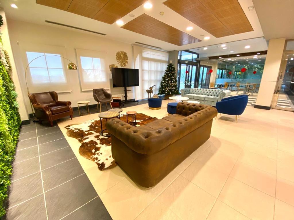 Hotel Camino Real Dueñas Εξωτερικό φωτογραφία