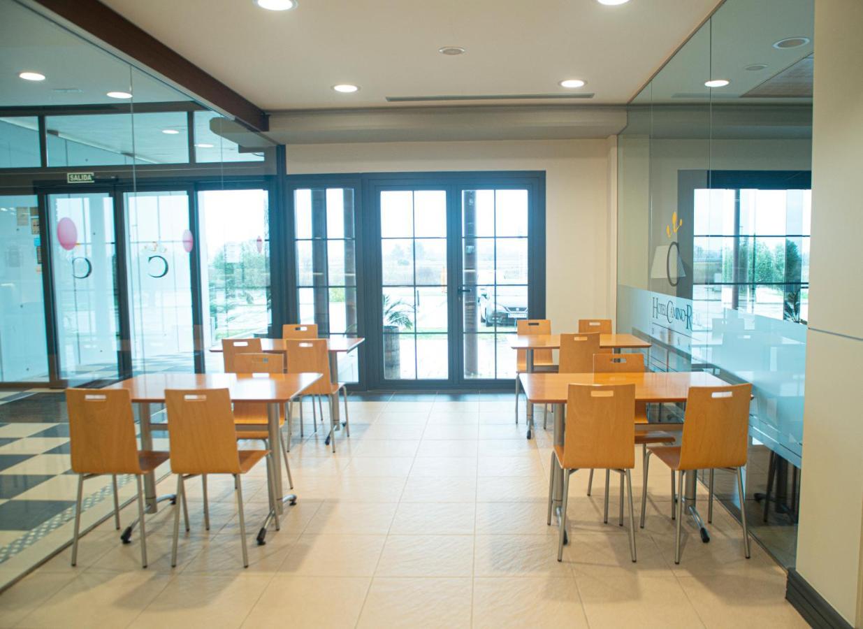 Hotel Camino Real Dueñas Εξωτερικό φωτογραφία
