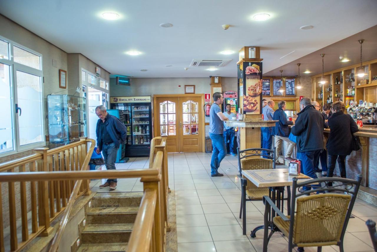 Hotel Camino Real Dueñas Εξωτερικό φωτογραφία